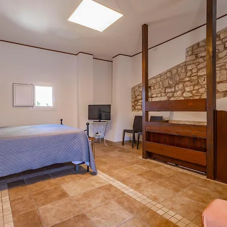 Antiche Mura Nel Cuore Della Pugliabivani, Cucina, Terrazzo Turi